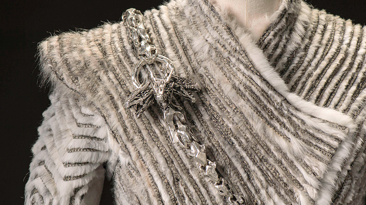 Daenerys Targaryen winter coat broach Game of Thrones